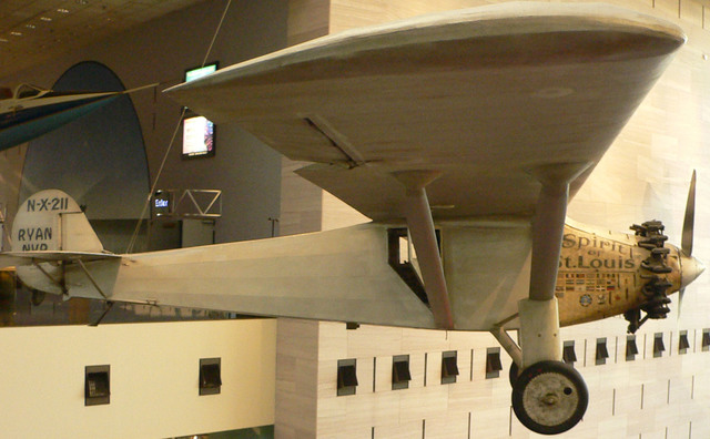 El Spirit of St. Louis en el interior del Museo Nacional del Aire y el Espacio de Washington D.C.