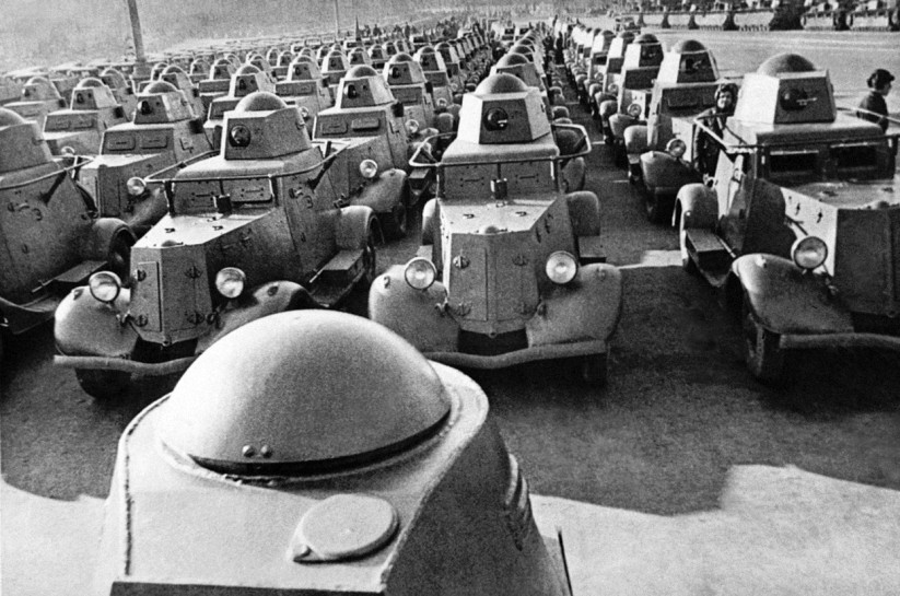 Vehículos blindados soviéticos BA-20M listos para el envío al frente, octubre de 1941