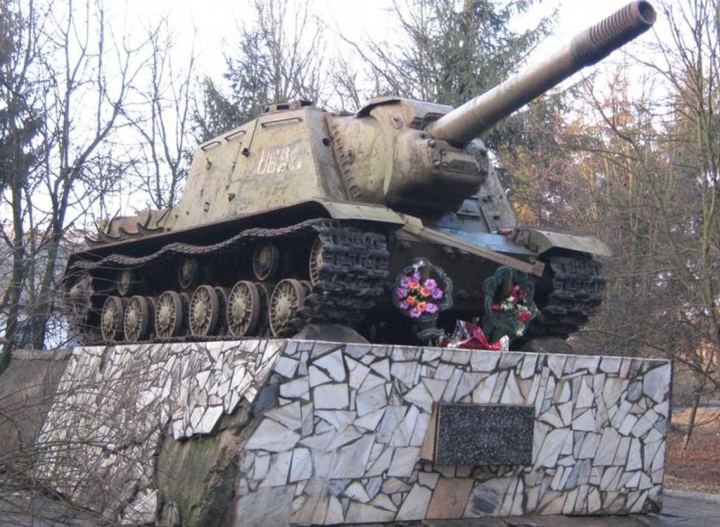 ISU-152 conservado en Ulanov, Vinnytsia Oblast, Ucrania