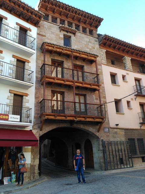 DE PUENTE POR LA SIERRA DE ALBARRACÍN, TERUEL Y ALREDEDORES CON NIÑOS - Blogs de España - 6 horas en Teruel y degustando Moras (Mora de Rubielos y Rubielos de Mora) (12)