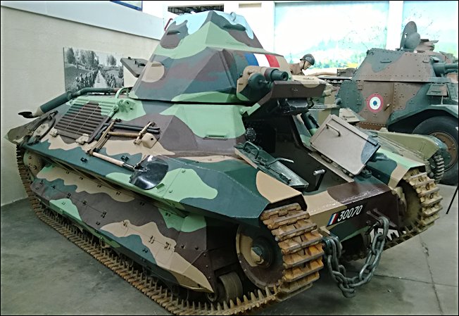 FCM 36 conservado en el Musée des Blindés en Saumur, y se ha restaurado a la condición original