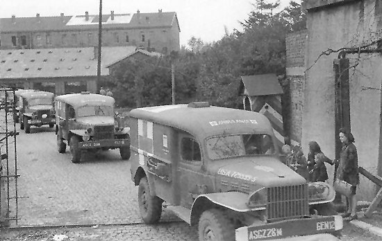 Convoy Sanitario Americano con Ambulancias Dodge WC-54 en Saint Lo, Junio de 1944