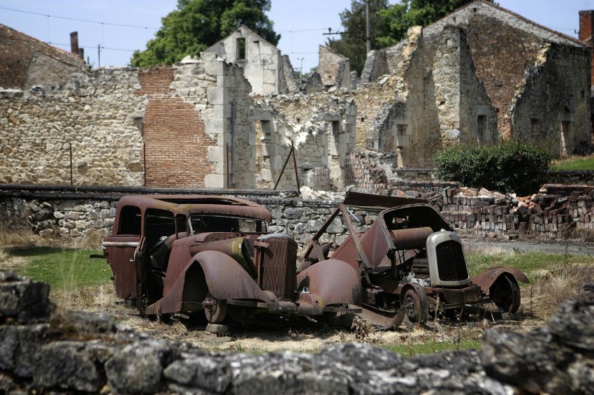 Oradour-sur-Glane tras la masacre e incendio