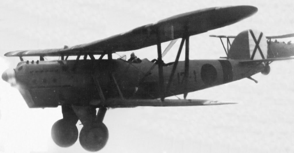 Un Aero A.101 en vuelo perteneciente a las Fuerza Aérea nacional durante la Guerra Civil Española
