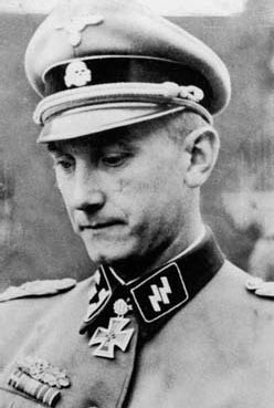 El Comandante del 1er Cuerpo Panzer de las SS, el Gruppenführer Hermann Preiss