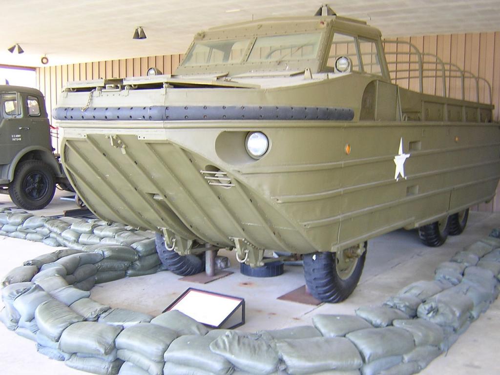 DUKW conservado en el U.S. Army Transportation Museum, Fort Eustis, Virginia
