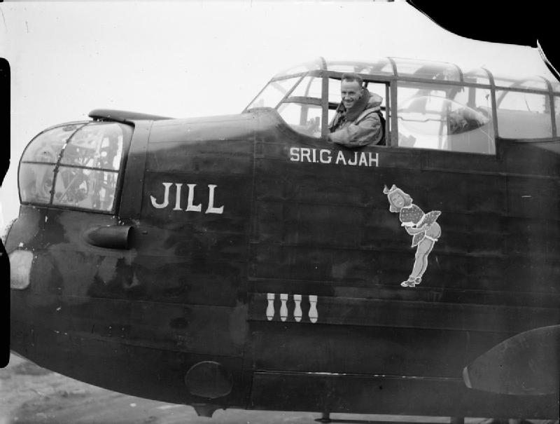 Avro Manchester Mark IA, OF-P Sri Gajah Jill, perteneciente al 97Âº EscuadrÃ³n de la RAF, en el AerÃ³dromo de Coningsby, Lincolnshire, Inglaterra