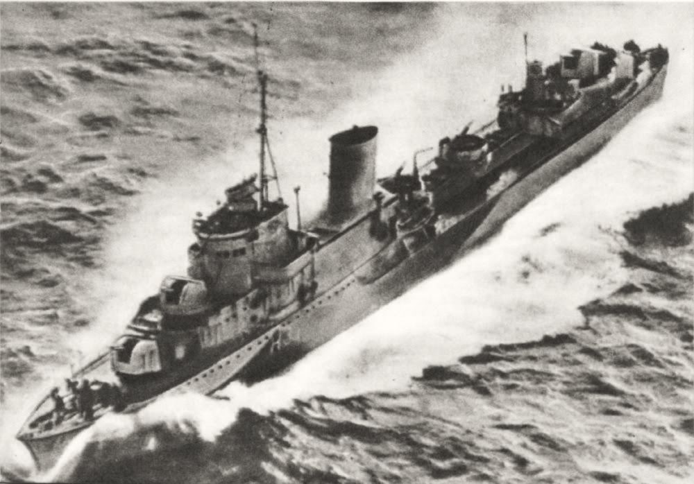 Espectacular imagen del destructor ORP Błyskawica patrullando el Atlántico