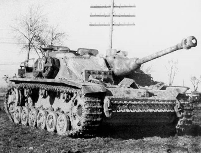 Un Sturmgeschútz III Ausf. G durante la ofensiva alemana