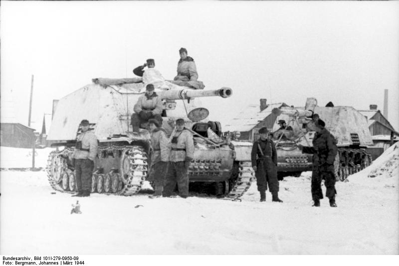 Dos Panzerjäger Nashorn en las inmediaciones de Vitebsk, Bielorrusia. Marzo 1944