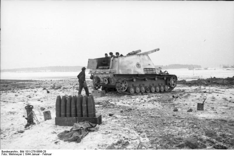 Dotación de un Hummel en Rusia, en enero-febrero de 1944