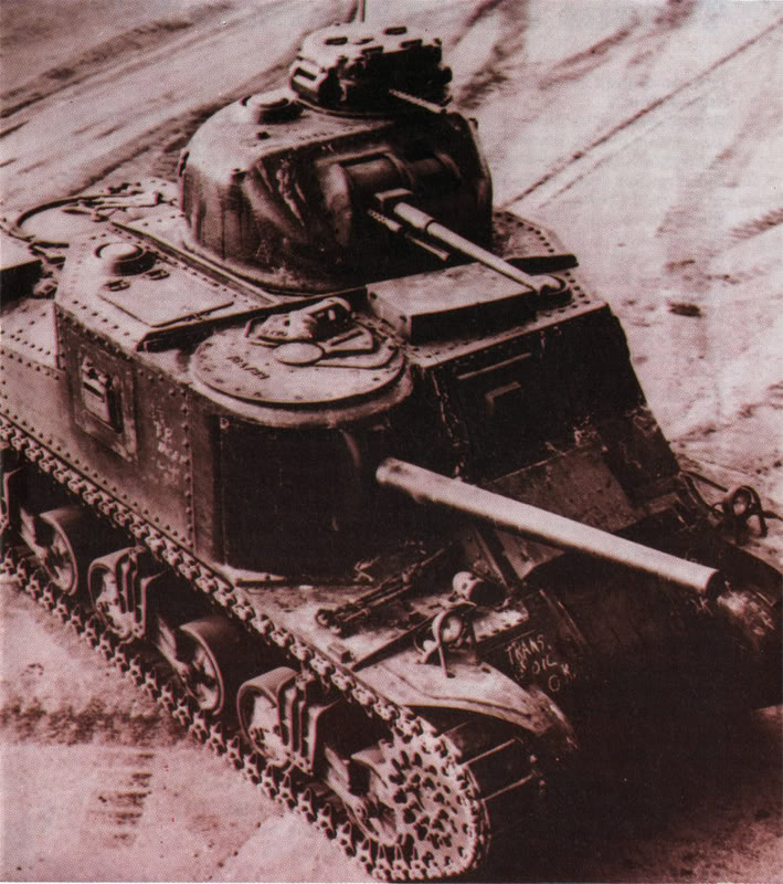 Aunque el cañón de 75 mm del Grant supuso un gran avance con respecto al resto de los tanques utilizados por el ejército británico, tenía un cañón montado en el alerón derecho y sólo una traslación lateral de 30º. El tanque tenía una suspensión del tipo tijera, muy frecuente en los tanques estadounidenses hasta el final de la guerra. Se fabricaron un total de 6.258 unidades para los ejércitos aliados
