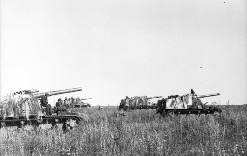 Una Batería de Hummel apunto de disparar, en Rusia, Junio de 1943