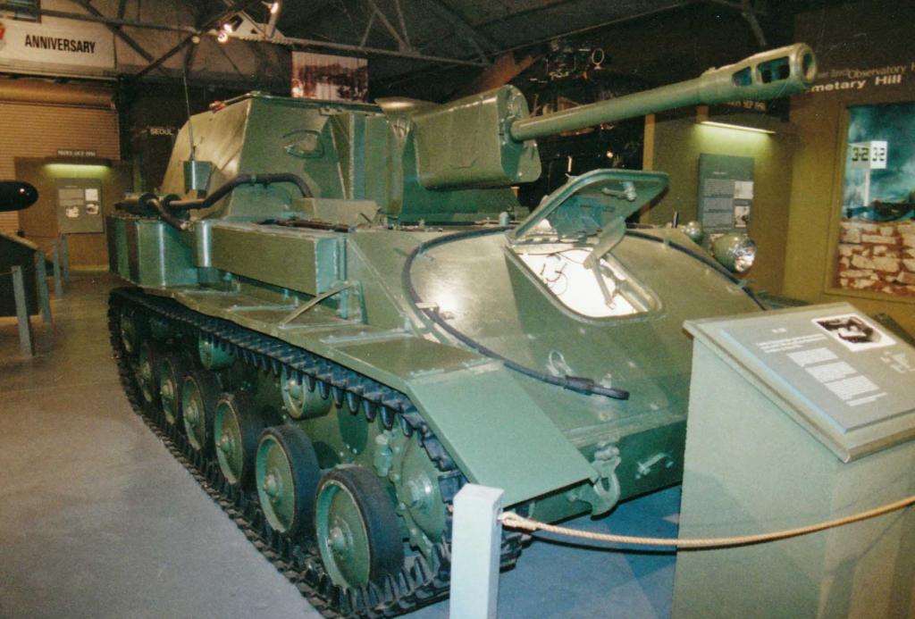 SU-76M conservado en el National Museum of the U.S. Marine Corps storage lots, Quantico, VA, USA