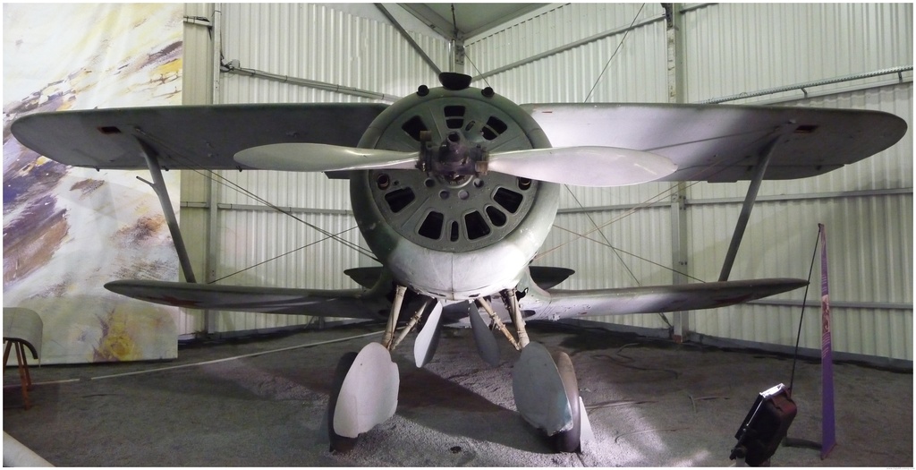Polikarpov I-153 en el Museo del Aire y del Espacio de París