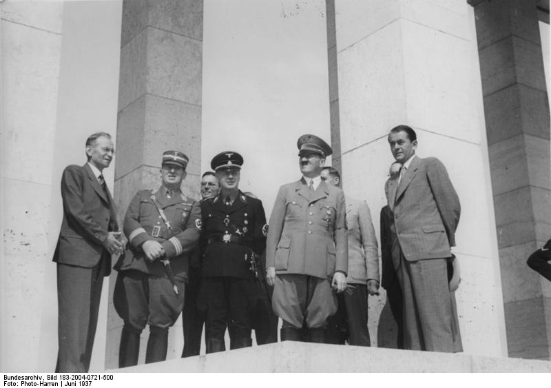 De izquierda a derecha Prof. Bruckmann, Lord Mayor Liebel, von Ribbentrop, Adolf Hitler y Prof. Speer. 27 de junio de 1937