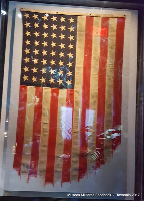 Bandera que ondeaba en el USS Crescent City