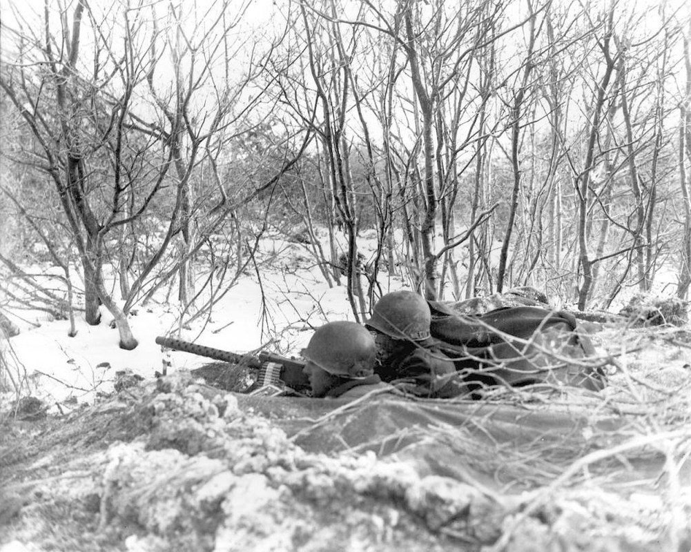 Una posición defensiva americana del 1er Batallón, del 157º Regimiento, de la 45ª Division de Infantería