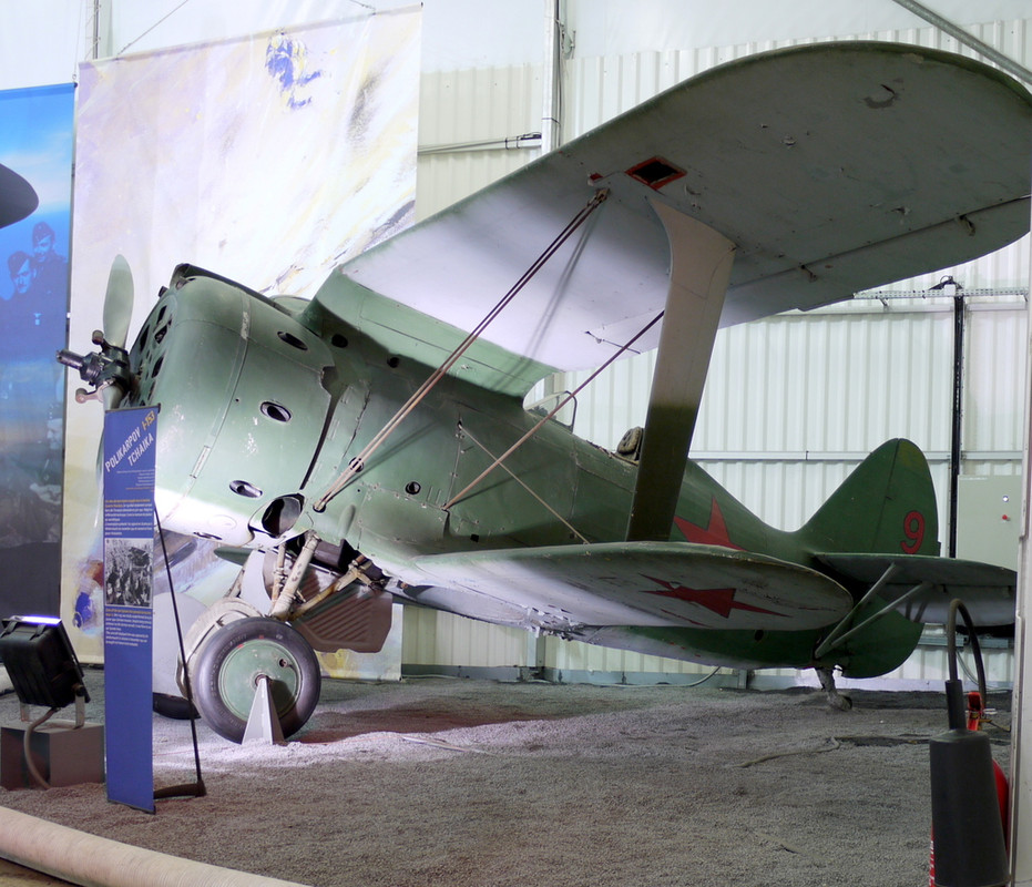 Polikarpov I-153 en el Museo del Aire y del Espacio de París