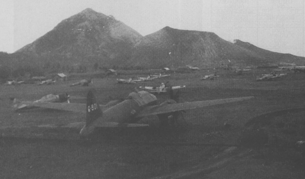 Mitsubishi A6M Zero en un aeródromo de campo