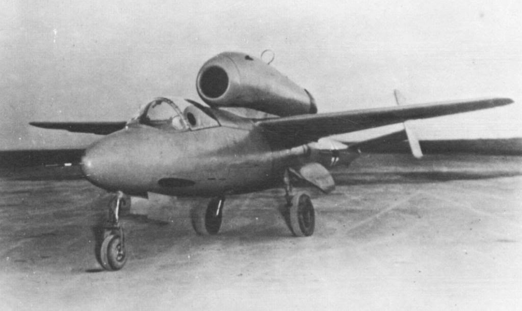 Primer prototipo del Heinkel He 162 W.Nr. 20001 VI+IA, en diciembre de 1945