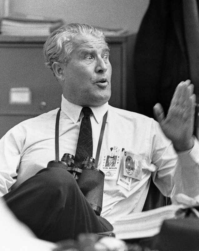 Wernher von Braun trabajando para la NASA