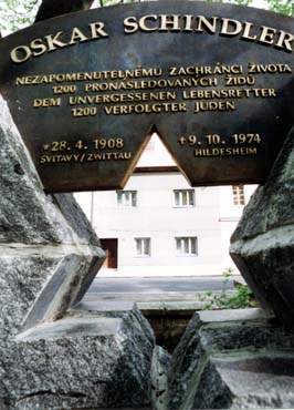 Monumento a Oscar Schindler en su casa natal en la calle Polièská en Svitavy