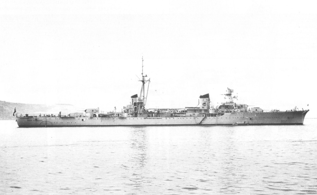 El RMI Muzio Attendolo en el Puerto de Tarento en abril de 1942