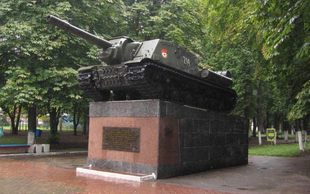 ISU-152 conservado en Fridrikhovka, Khmelnytsky Oblast, Ucrania