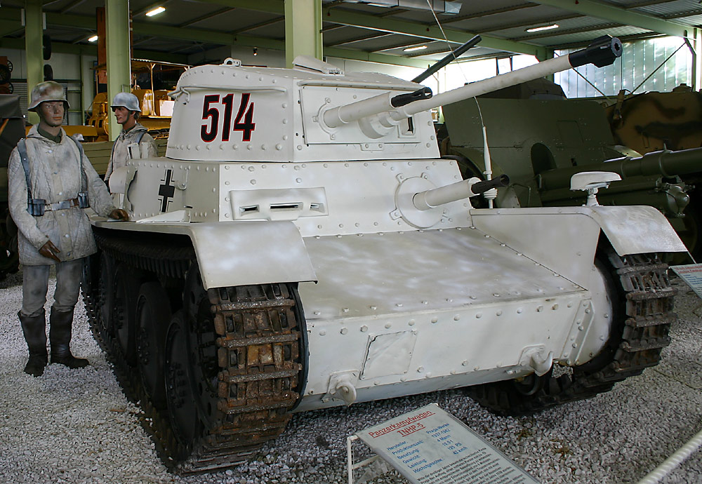LTH Suizo conservado en el Museo Panzer en Thun, Suiza