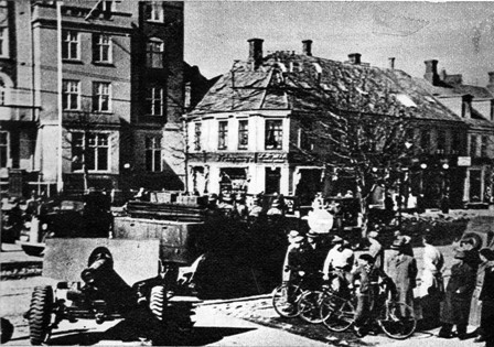 Las calles de la capital de Dinamarca son ocupadas por vehìculos nazis