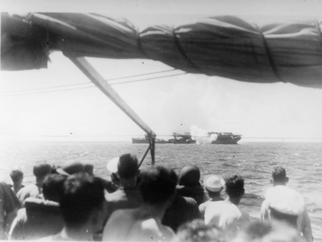 Momento del hundimiento del USS Langley el 27 de Febrero de 1942