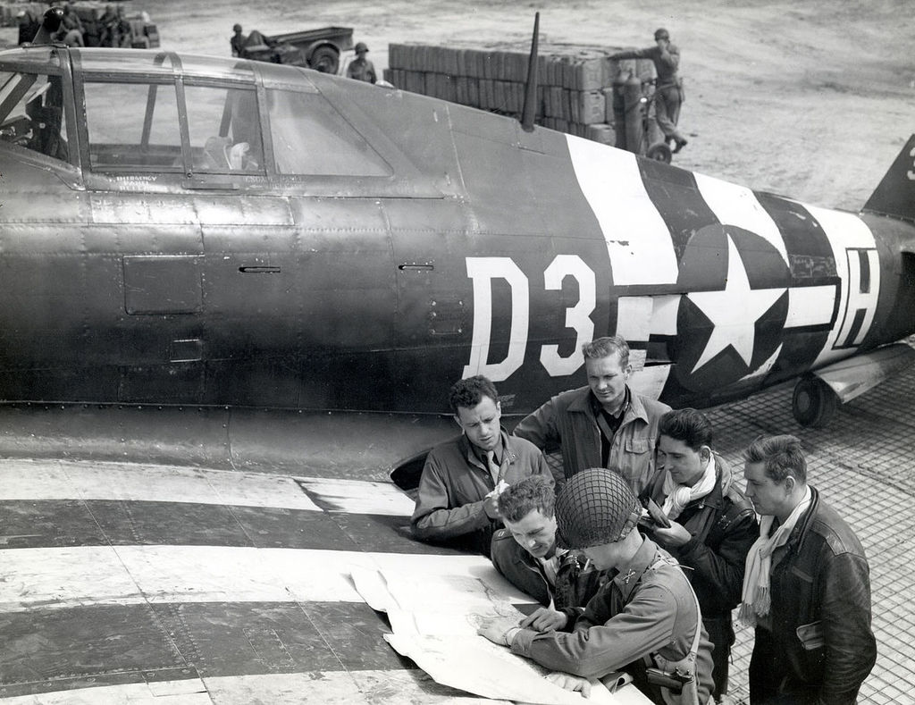 Un P-47 B aterrizado en Sainte-Mère-Eglise, Francia, el 15 de junio de 1944 , 9 días después del Día D