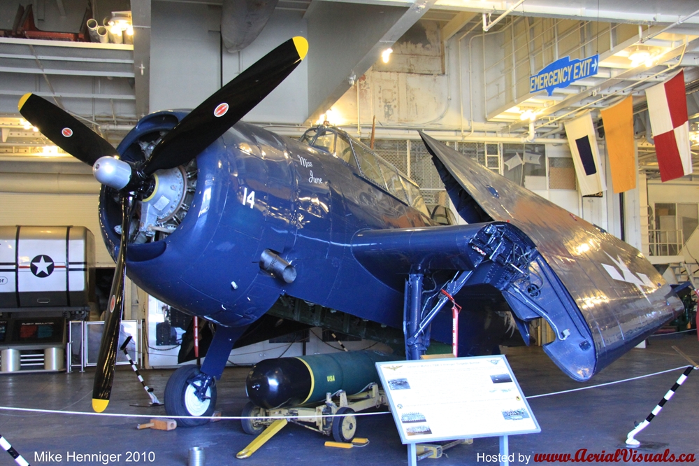 Grumman TBM-3E Avenger Nº de Serie 69375 conservado en el Hangar del USS Hornet CV-12 en Alameda, California