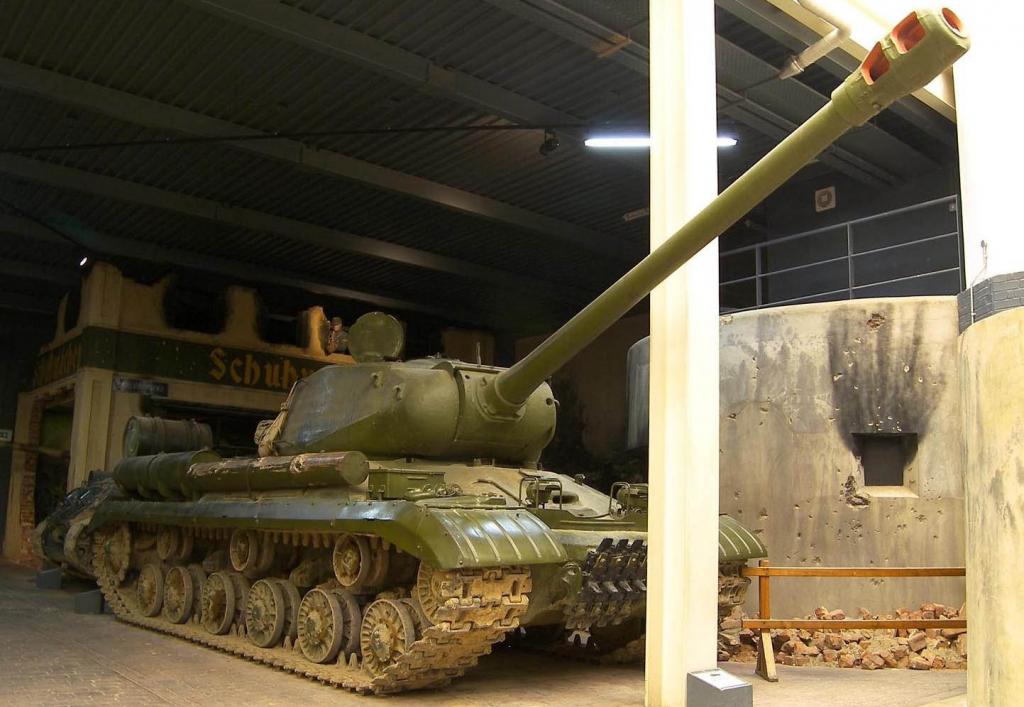 IS-2M m1943 conservado en el Imperial War Museum, Duxford, Reino unido