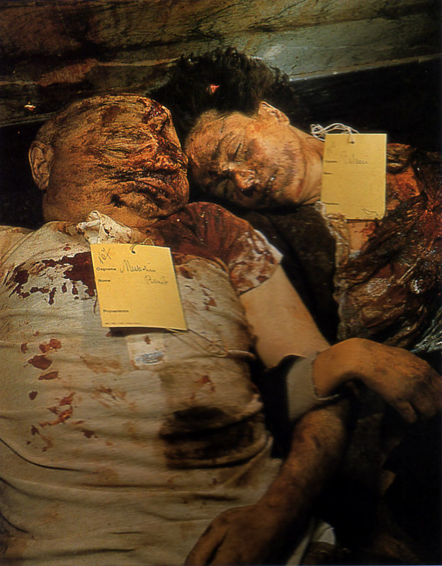 Los cuerpos de Mussolini y Clara Petacci en la morgue de Milán
