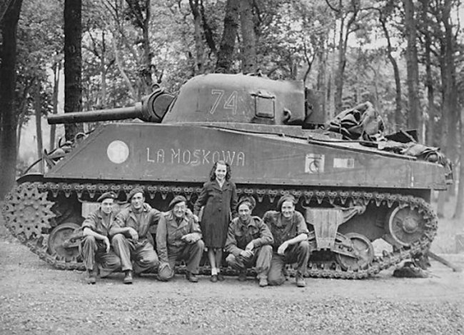 Sherman M4 de 105 mm número 74 de la Francia libre francés en Normandía, 1944