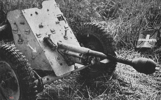 Pak 37 3,7 cm 35-36 cargado con una granada