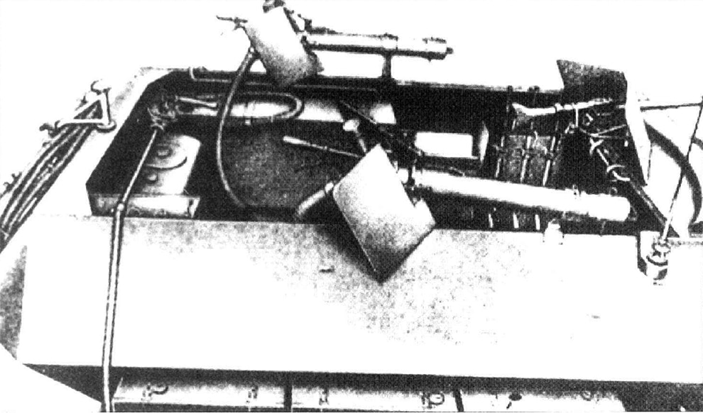 Dos lanzadores de 14 mm estaban montados uno a cada lado del SdKfz 251 16, además se guardaba un lanzador de 7 mm con manguera en la parte trasera