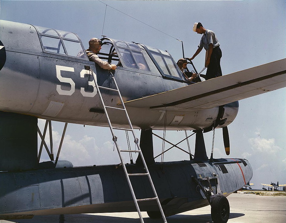 Vought OS2U Kingfisher perteneciente a la Naval Air Station Jacksonville, Florida, en agosto de 1942