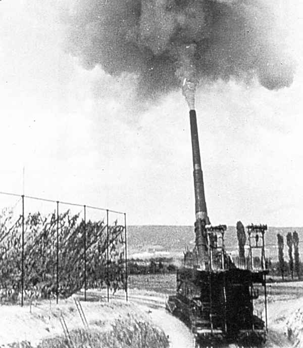 Dora efectuando un disparo en Sebastopol, 1942