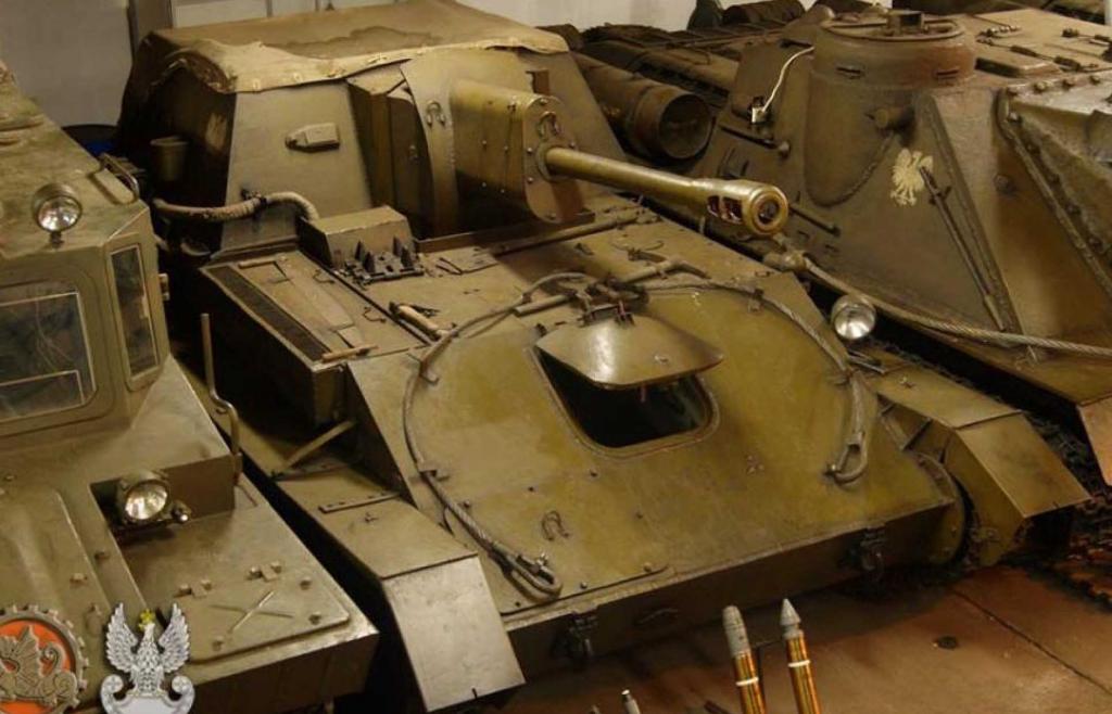 SU-76M conservado en el Armoured Weapons Museum, Land Forces Training Centre, Pozna, Polonia