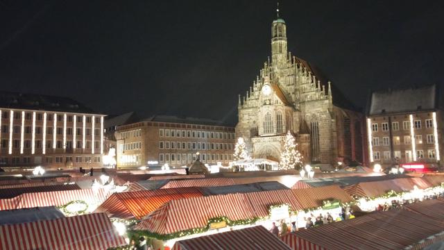 Núremberg, de ciudad Imperal a ciudad de la Navidad - Blogs de Alemania - Paseos entre la historia y las calles de Núremberg I (86)