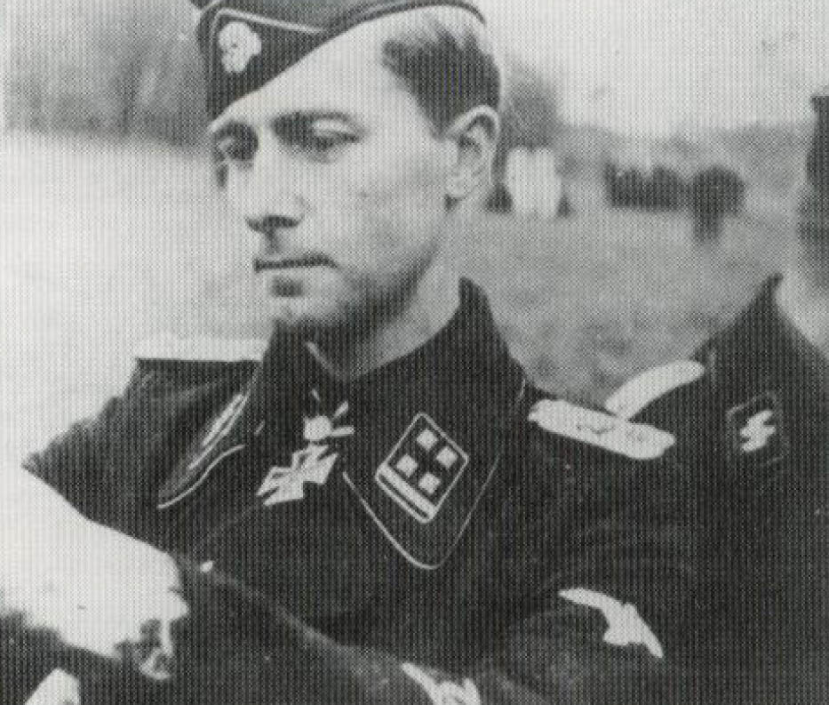 SS-Ostubaf. Joachim Peiper, jefe de la SS-Panzer-Regiment 1