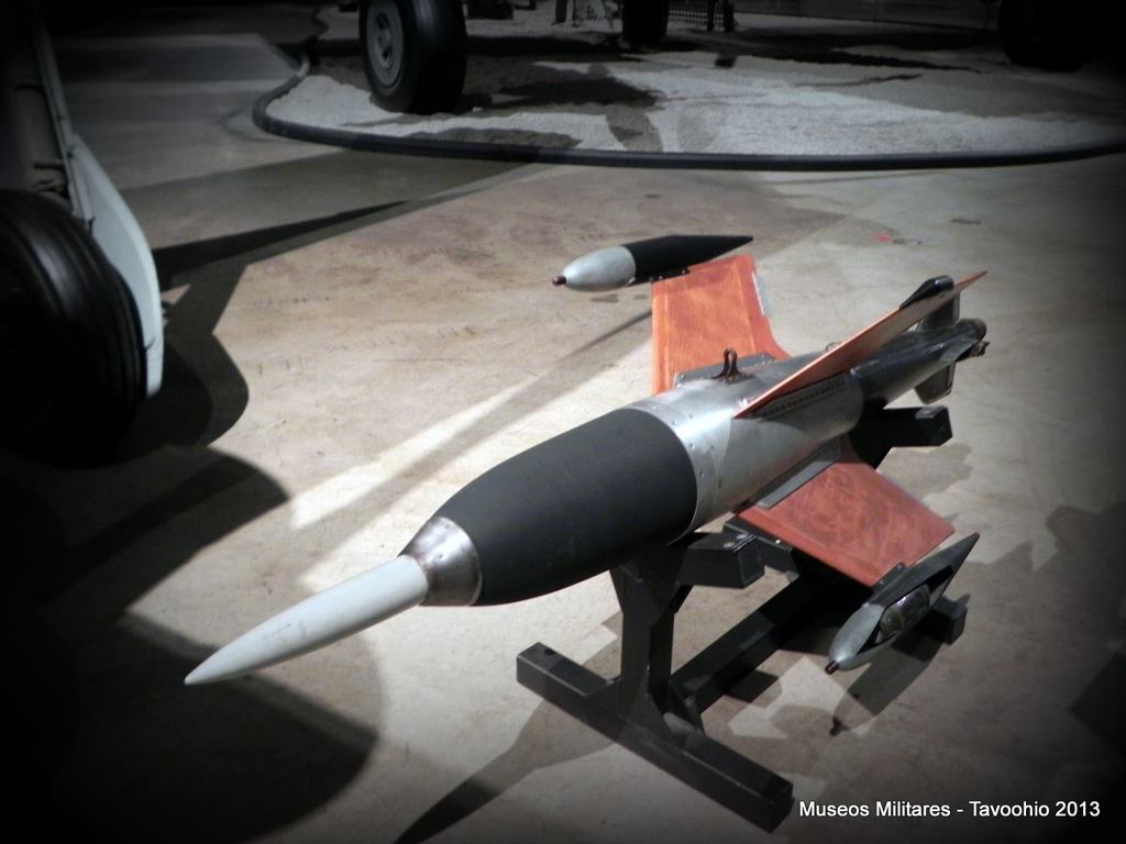 Misil Ruhrstahl X-4 expuesto en el Museo Nacional de la Fuerza Aérea de los Estados Unidos
