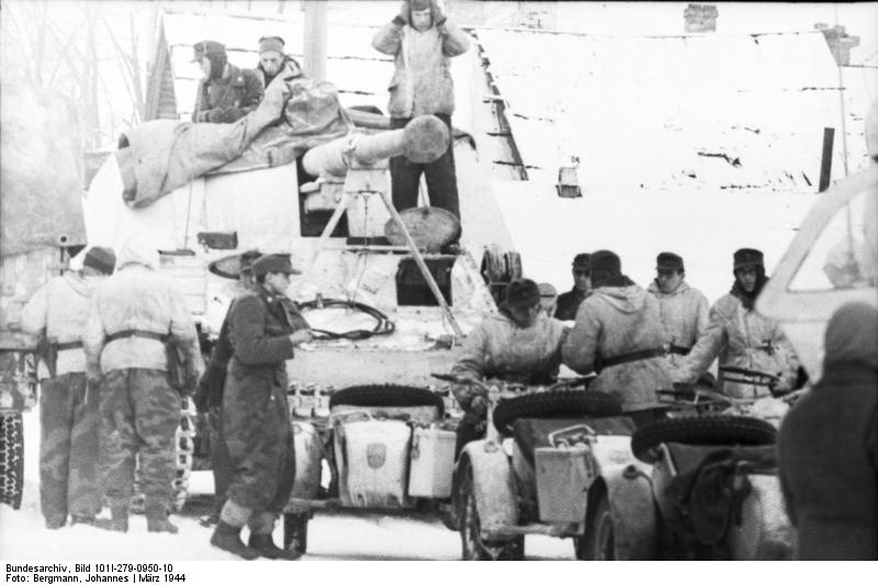 Un Nashorn en las inmediaciones de Vitebsk, Bielorrusia. Marzo 1944