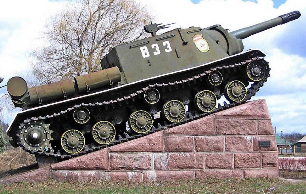 ISU-152 conservado en Korosten, Zhytomyr Oblast, Ucrania
