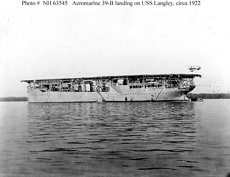 El USS Langley AV-3 en su etapa final como portahidroaviones y transporte de aviones