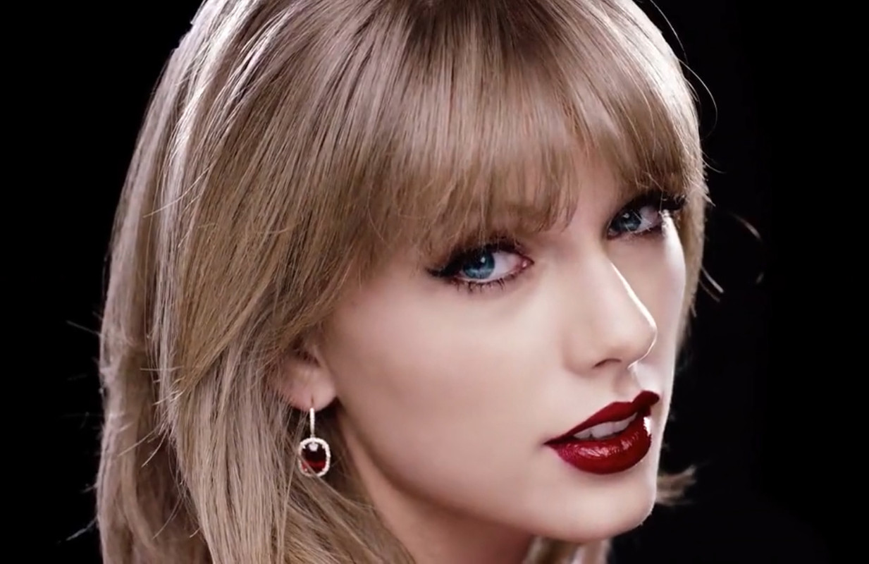 screencaps Taylor Swift - toyota BTS commercial | TBN