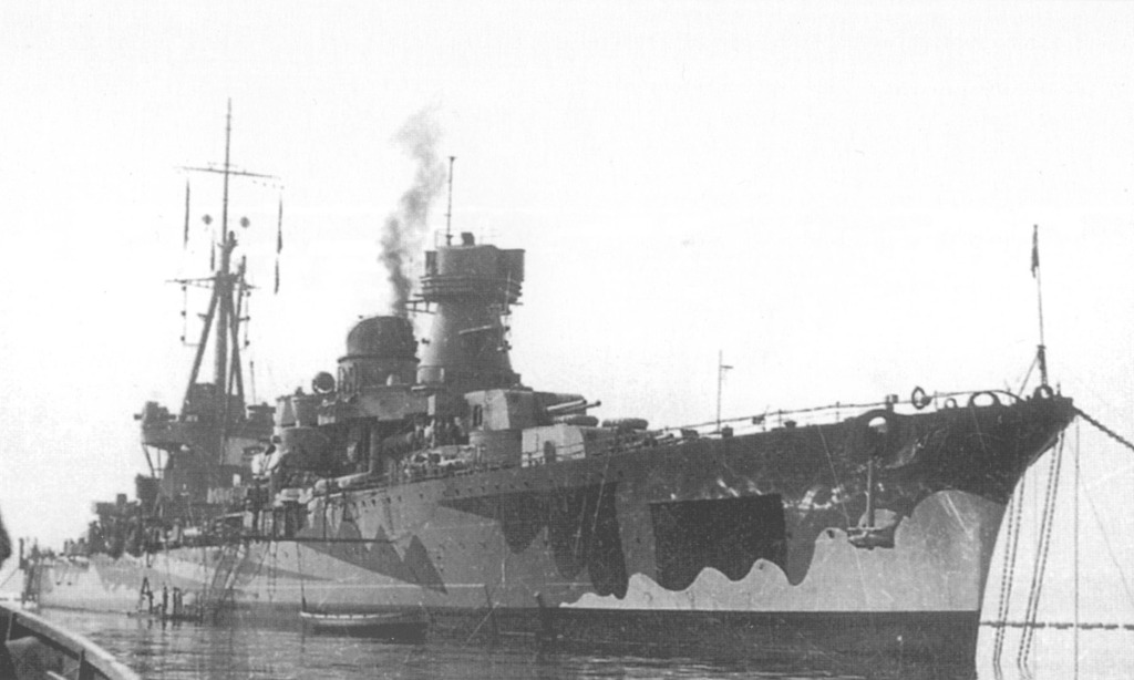 El RMI Muzio Attendolo en el Puerto de Tarento en 1941